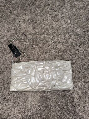 Iridescent Pearl Floral Rosette Clutch with Chain Strap